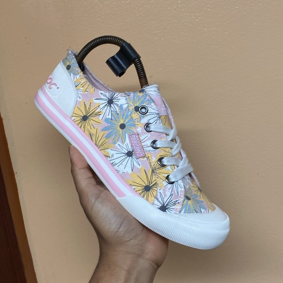 Rocket Dog Jazzin Floral Print Sneakers - Picture 8 of 16